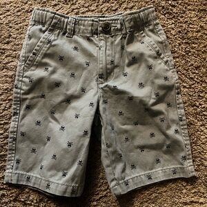 Arizona Jean Company Gray Skull Pattern Shorts